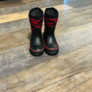 7 toddler Bogg snow boots